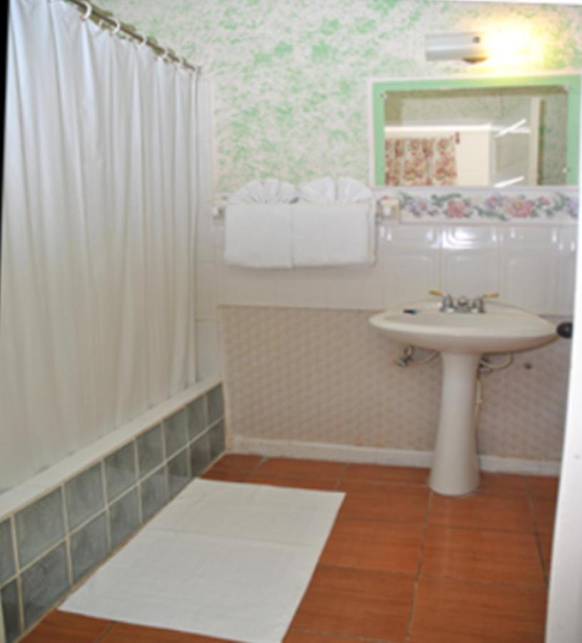 Palm Bay Guest House & Restaurant - 3