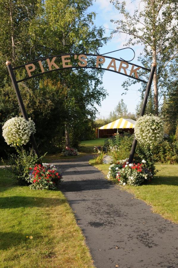 Pike's Waterfront Lodge — photo 24