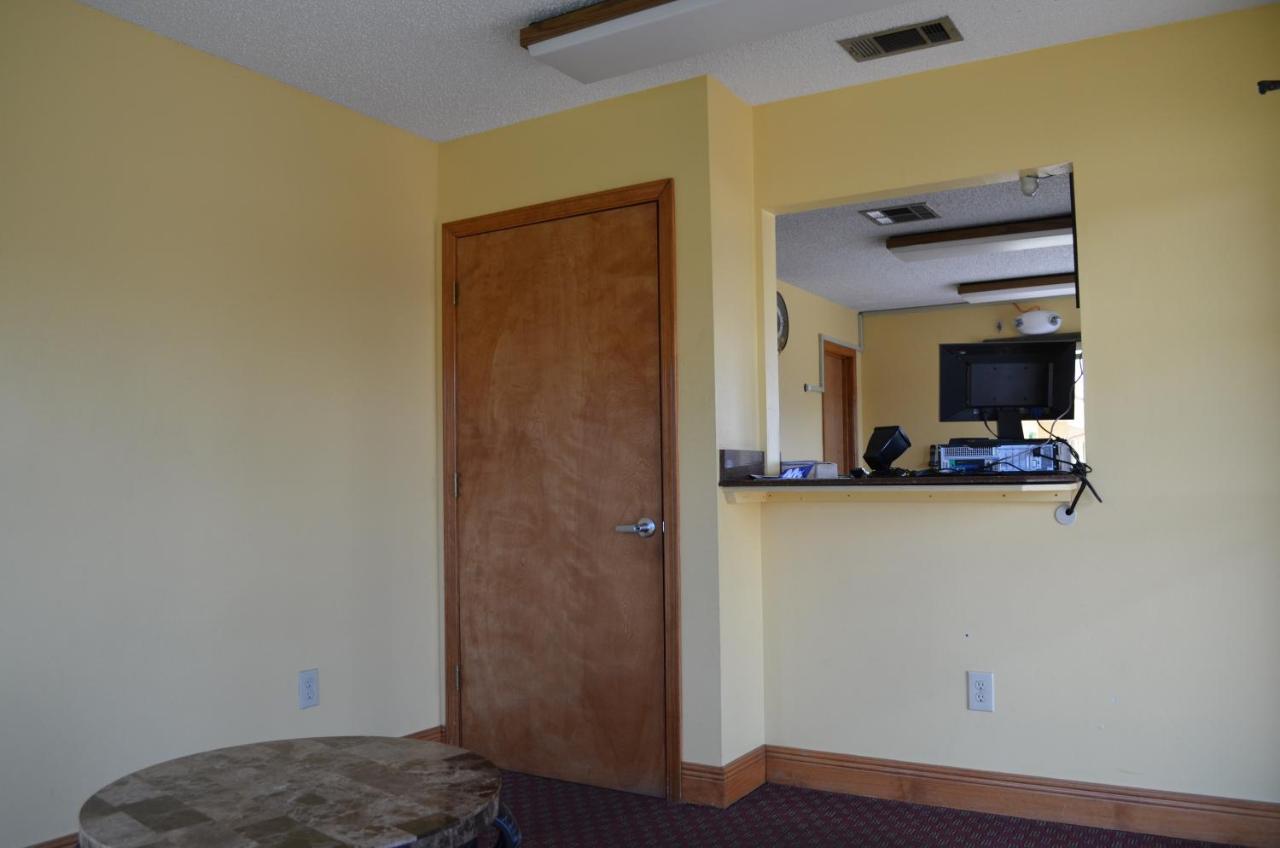 Economy Inn — photo 16