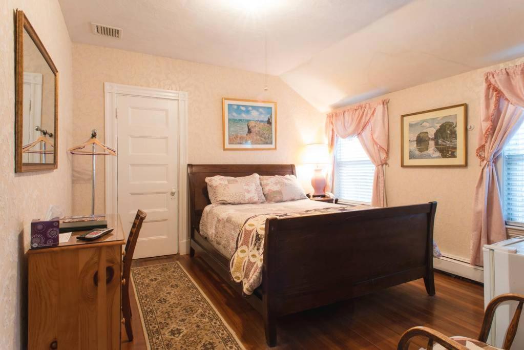 The Coolidge Corner Guest House: A Brookline Bed and Breakfast — photo 10