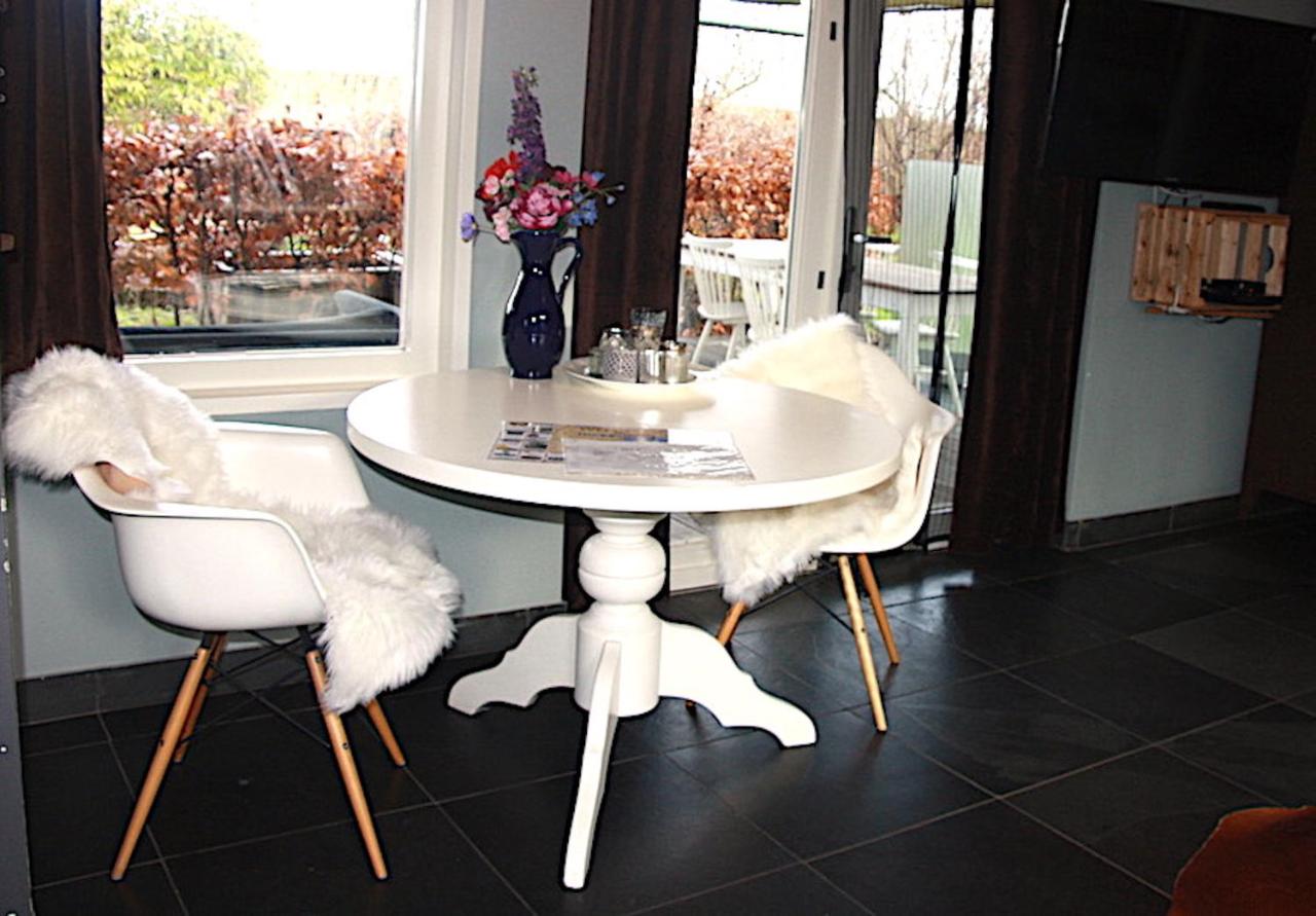 Garden House, Private studio apartment with wifi and free parking for 1 car - 2