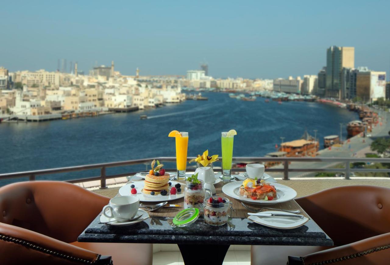 Radisson Blu Hotel, Dubai Deira Creek photo