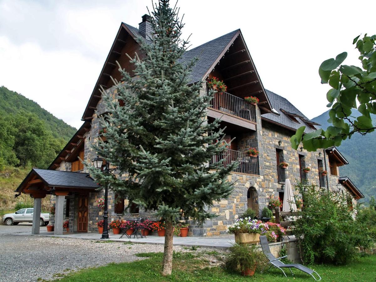 Hotel Viña Oliván (España Sarvisé) - Booking.com