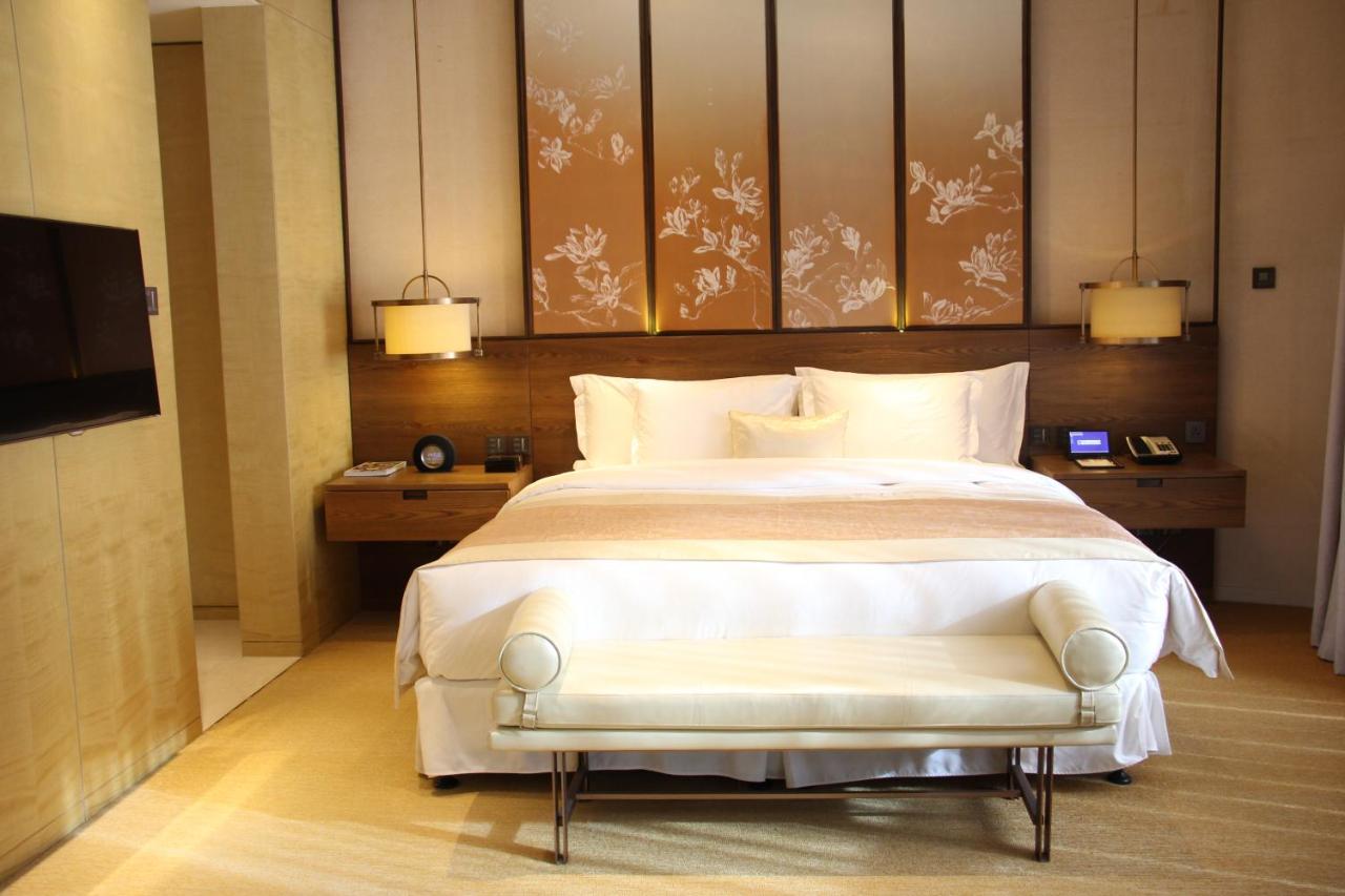 HUALUXE Shanghai Twelve At Hengshan, an IHG Hotel photo