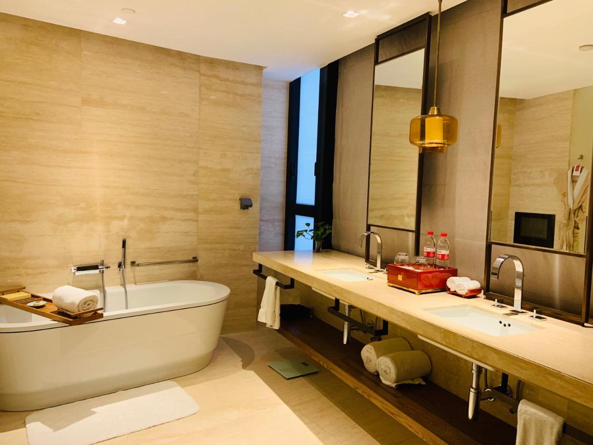 HUALUXE Shanghai Twelve At Hengshan, an IHG Hotel photo