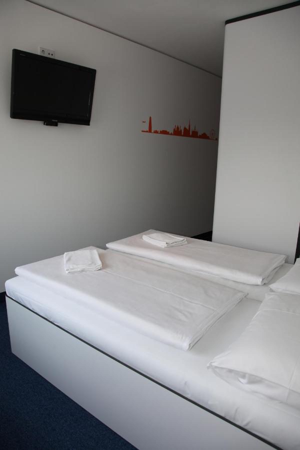 HB1 Budget Hotel - contactless check in photo