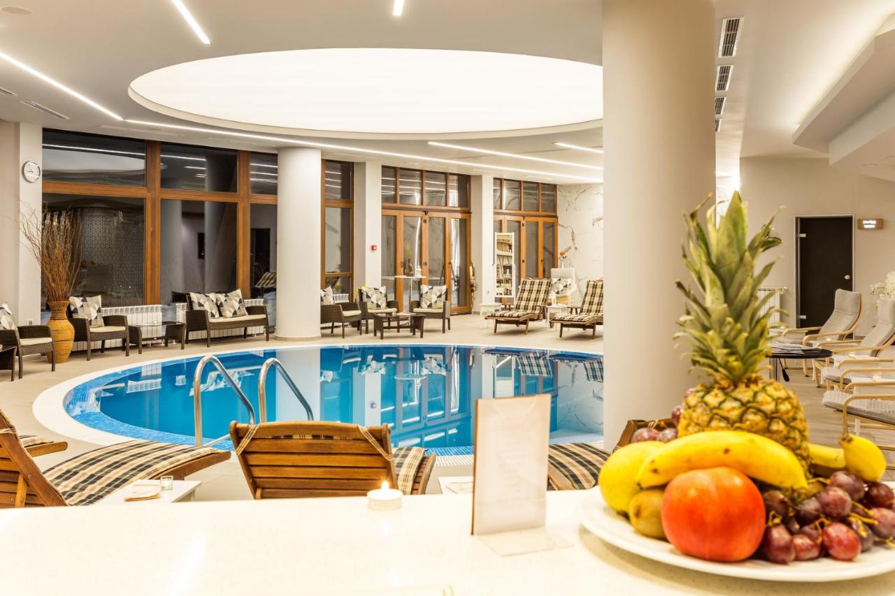 Heated swimming pool: Hotel Orlovetz