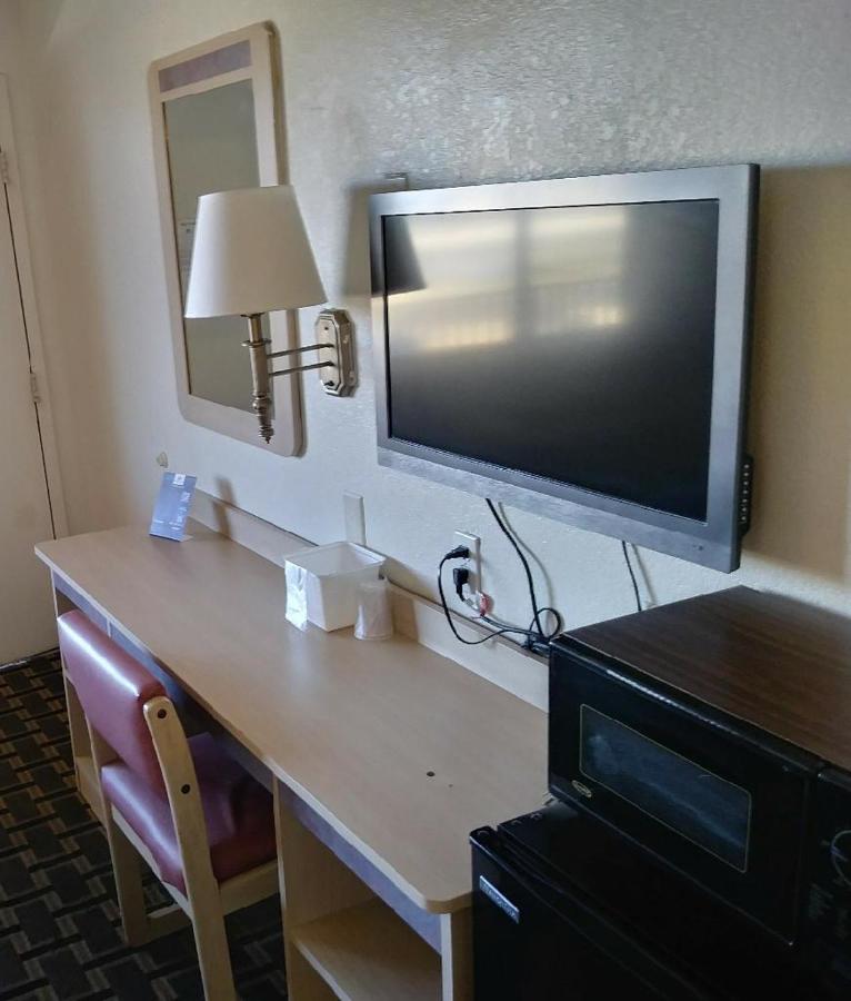 Amarillo Value Inn — photo 23