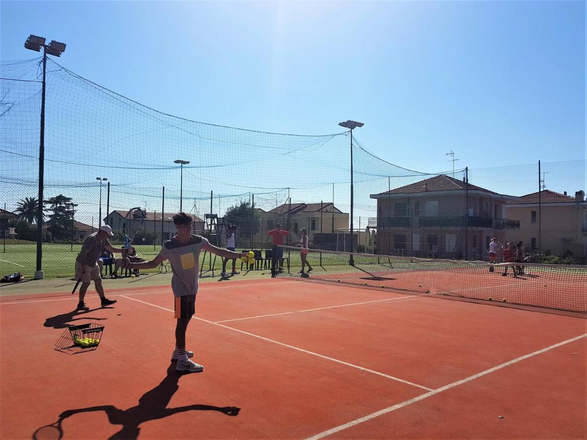 Tennis court: Loano 2 Village