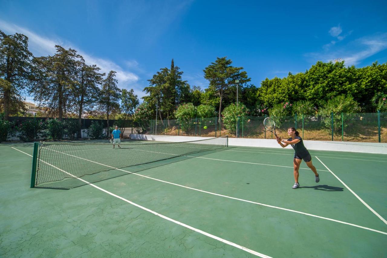 Tennis court: Vila Petra