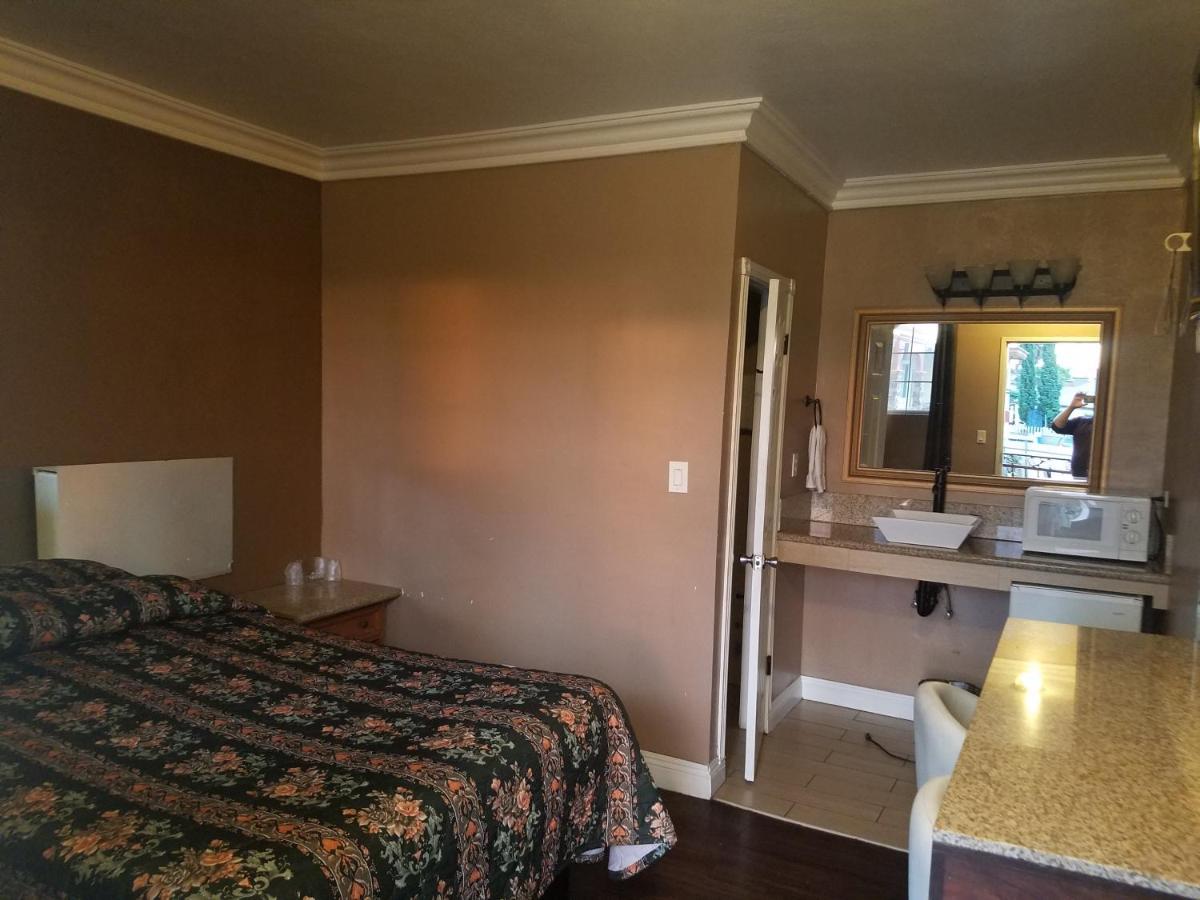 Flight Motel — photo 10