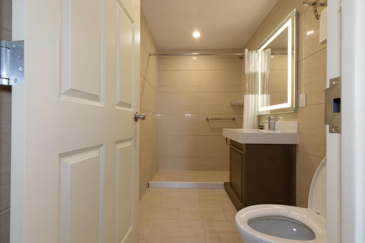 Mayfair Inn and Suites - 3