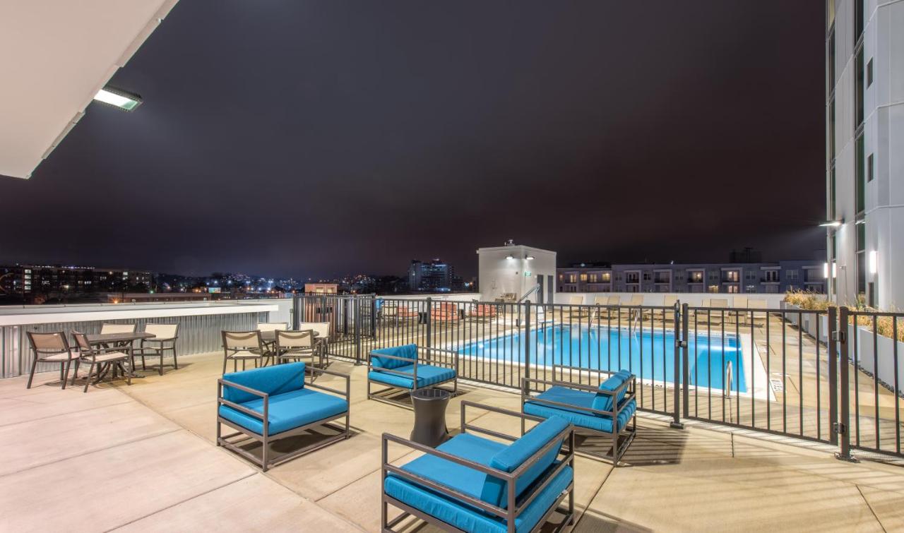 Heated swimming pool: Hyatt House Nashville at Vanderbilt