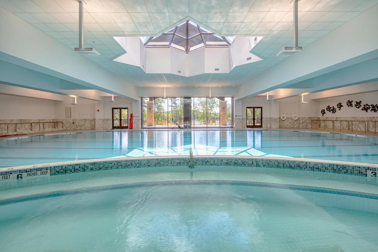 Heated swimming pool: Yovan Longevity & Health Resorts, Catskills