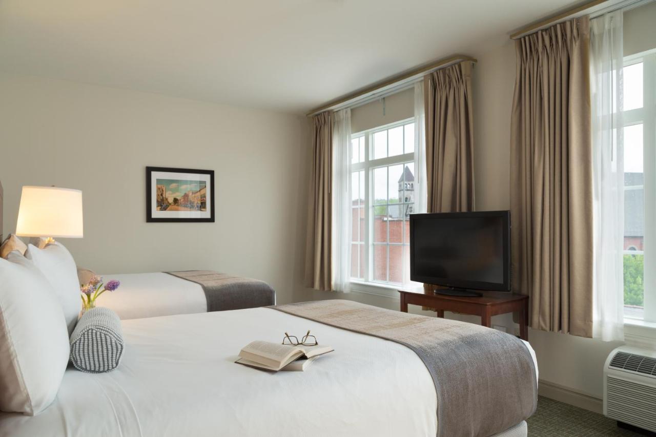 Brass Bed Hotel Lounge and Ballroom — photo 7