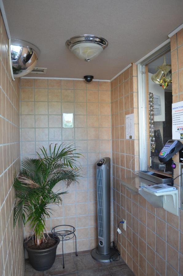Economy Inn — photo 20