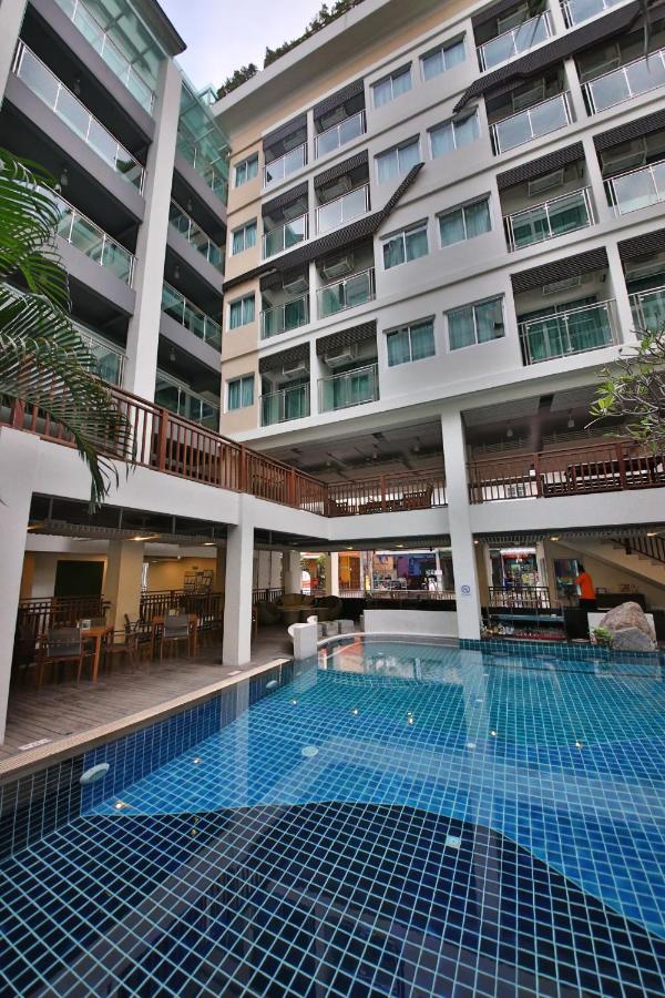 Rooftop swimming pool: Sunshine Hotel & Residences - SHA Plus
