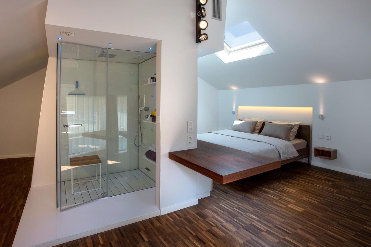 a bedroom with a bed and a glass shower at B&B Snooz Inn in Ghent