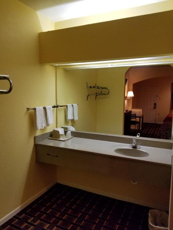 Texan Inn & Suites — photo 10