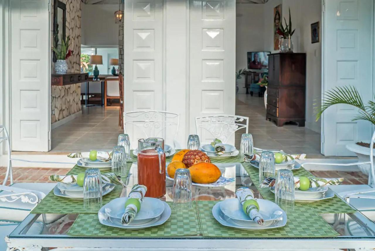 Magnificent 5-Bedroom Estate Villa, Sleeps 12 - 2