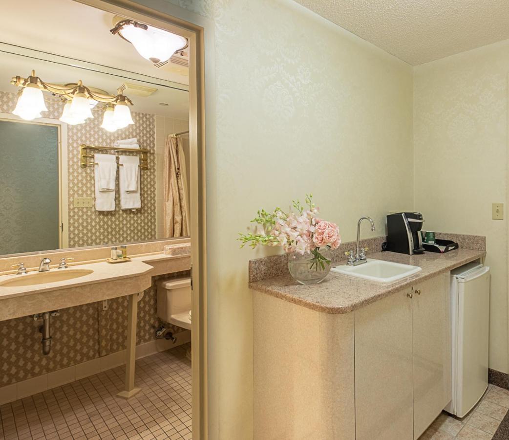 The Avenue Plaza - 3