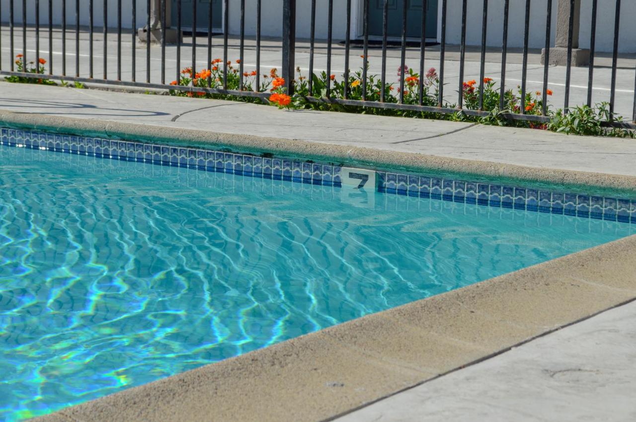 Sea Breeze Inn - San Simeon — photo 17
