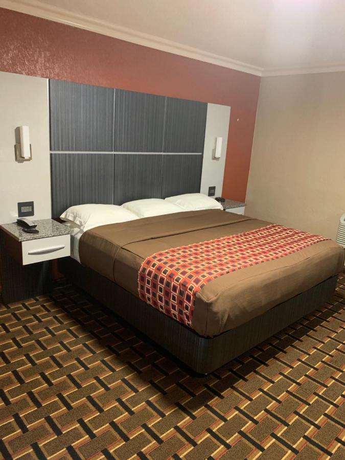 Budget Inn — photo 7
