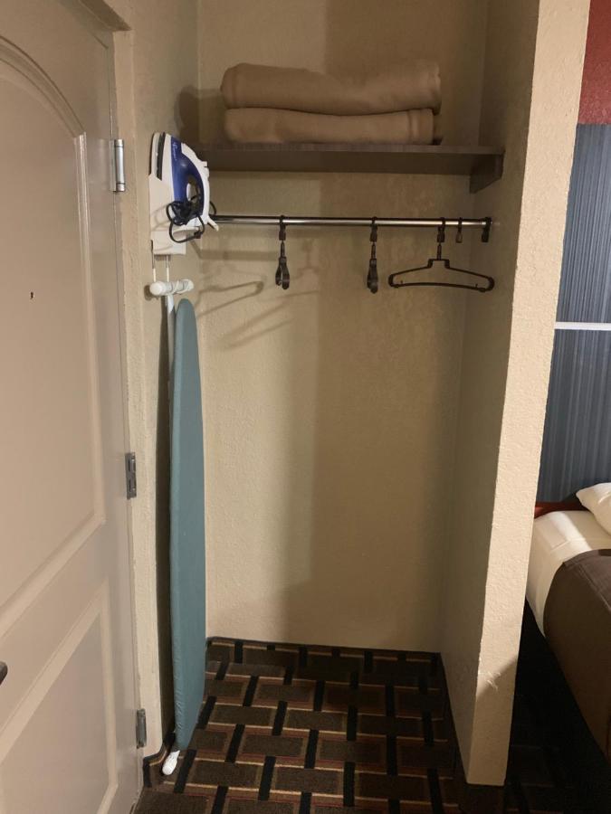 Budget Inn — photo 12