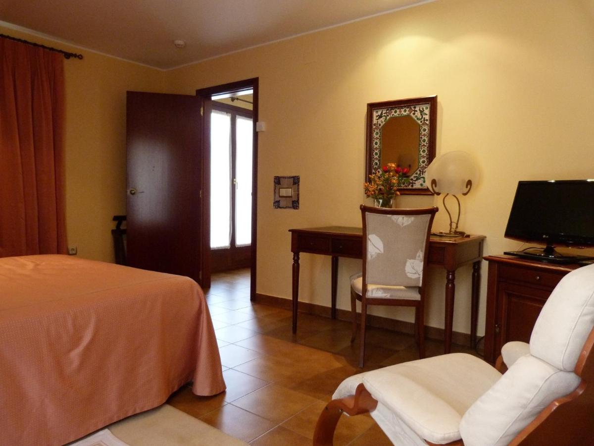 Hotel Esther (Spanje La Virgen de la Vega) - Booking.com