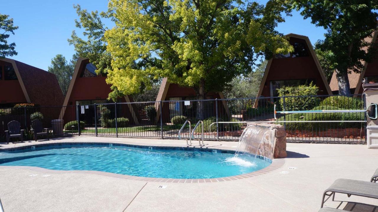 Heated swimming pool: Red Agave Resort