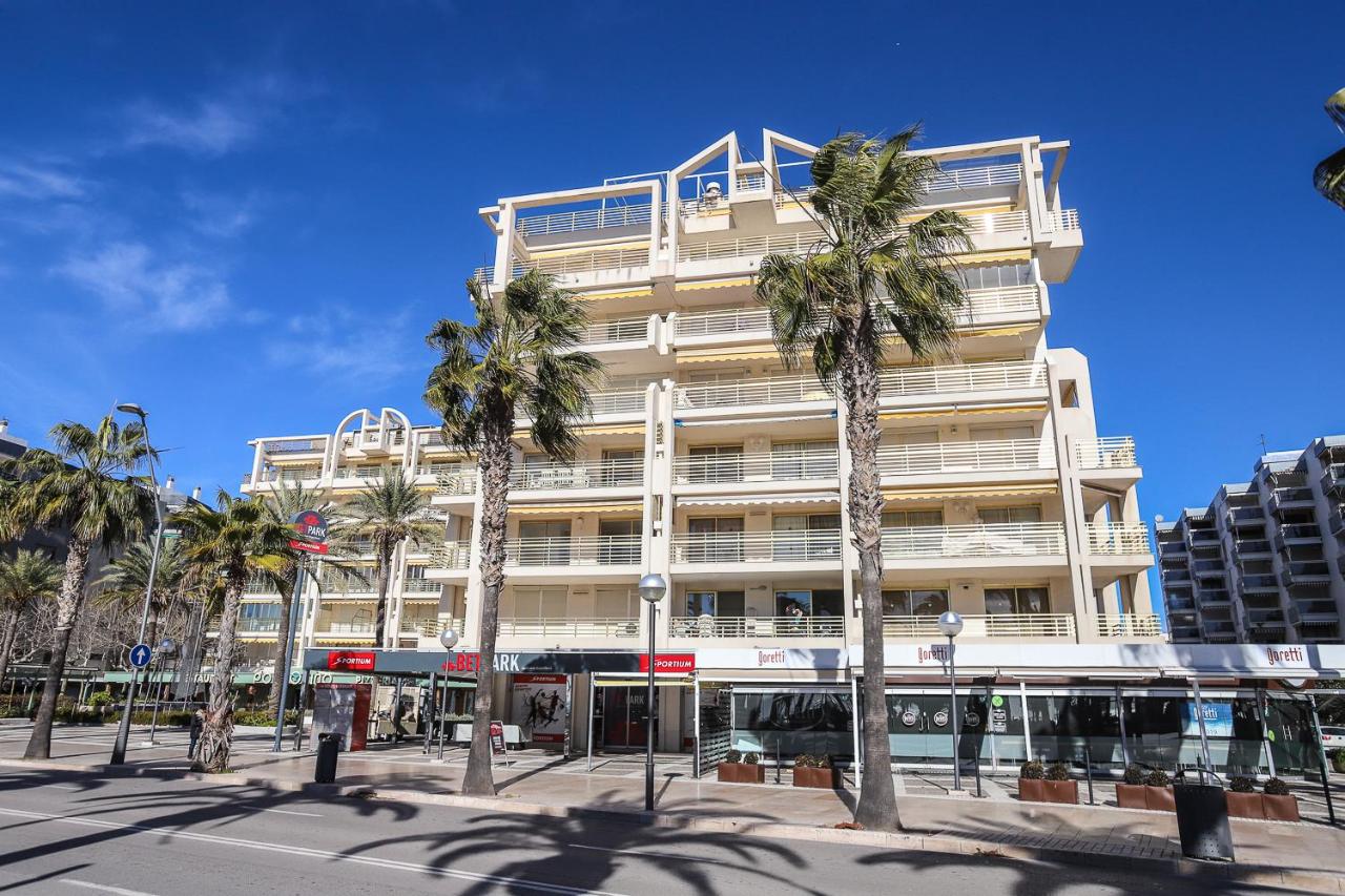 Different Novelty, Salou – Precios actualizados 2022