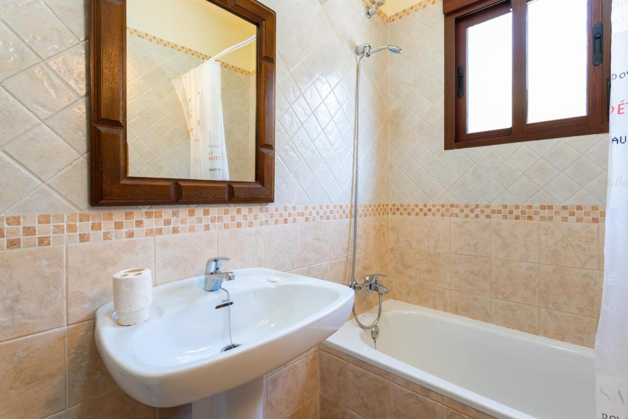 Villa Cortijo La Reina, Torrox, Spain - Booking.com