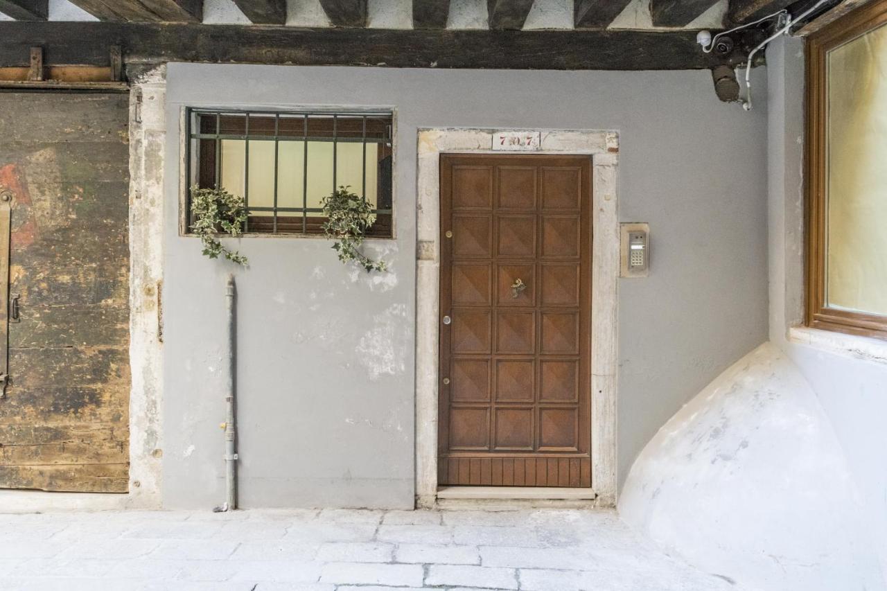 Rialto Suite 707 - 2