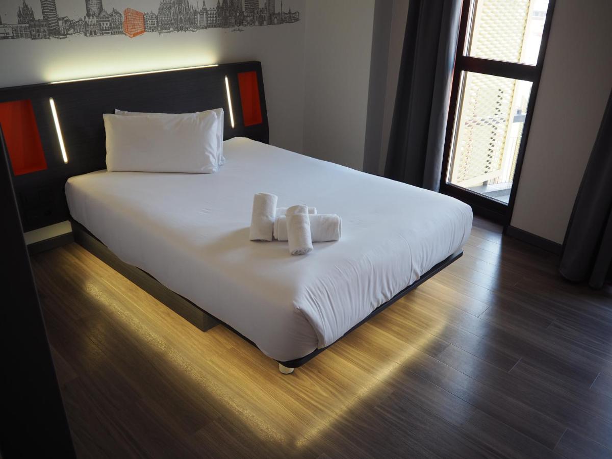 easyHotel Barcelona Fira, Hospitalet de Llobregat – Güncel ...
