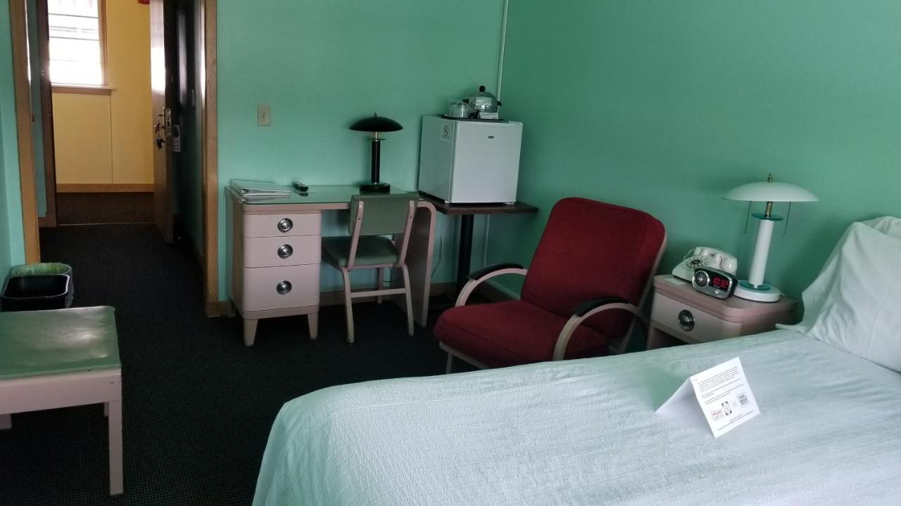 Holiday Music Motel — photo 20