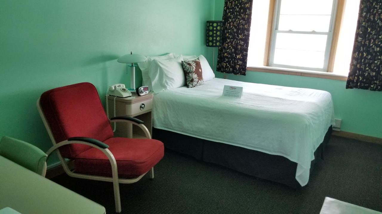 Holiday Music Motel — photo 21