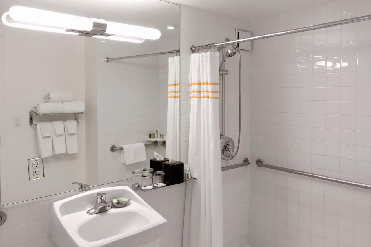 Washington Plaza Hotel — photo 15