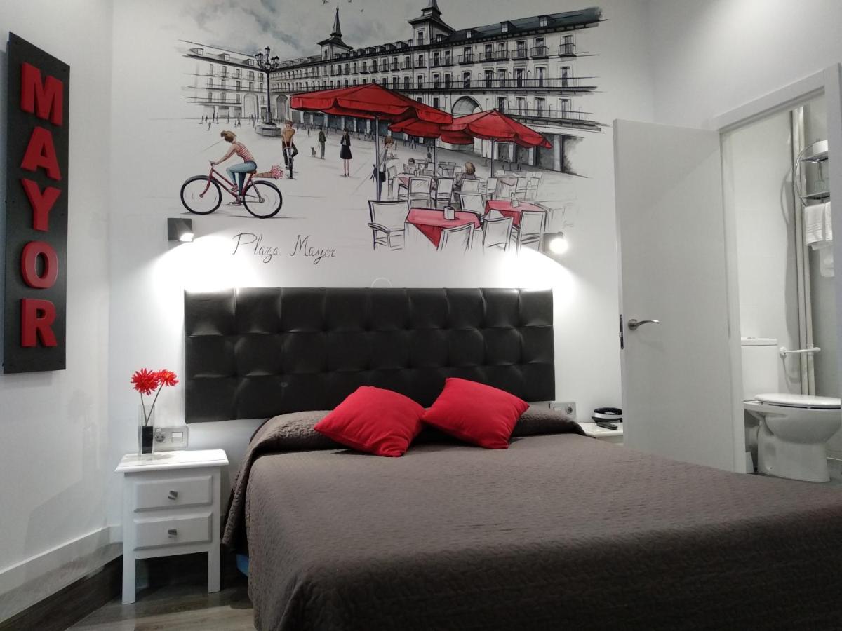 Hostal Lauria — quarto