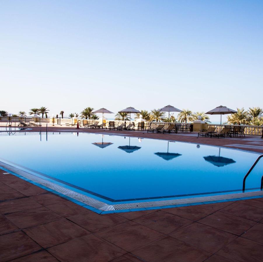 Heated swimming pool: Sea View, Al Hamra, UAE