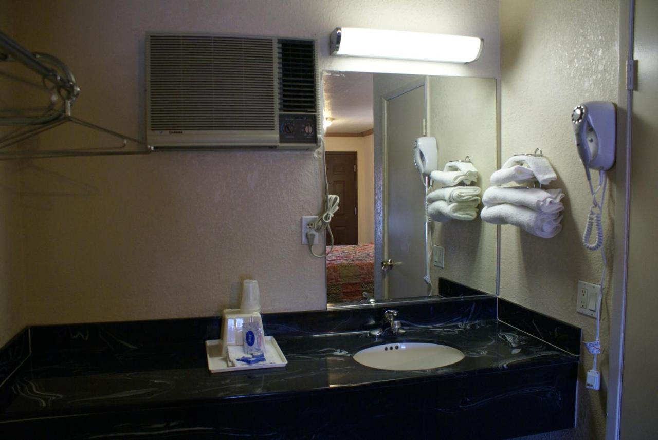 Best Budget Inn — photo 6