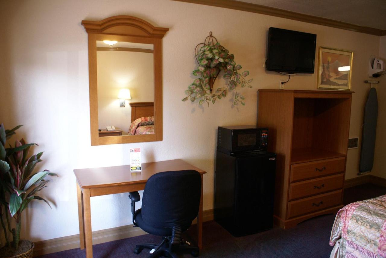 Best Budget Inn — photo 12
