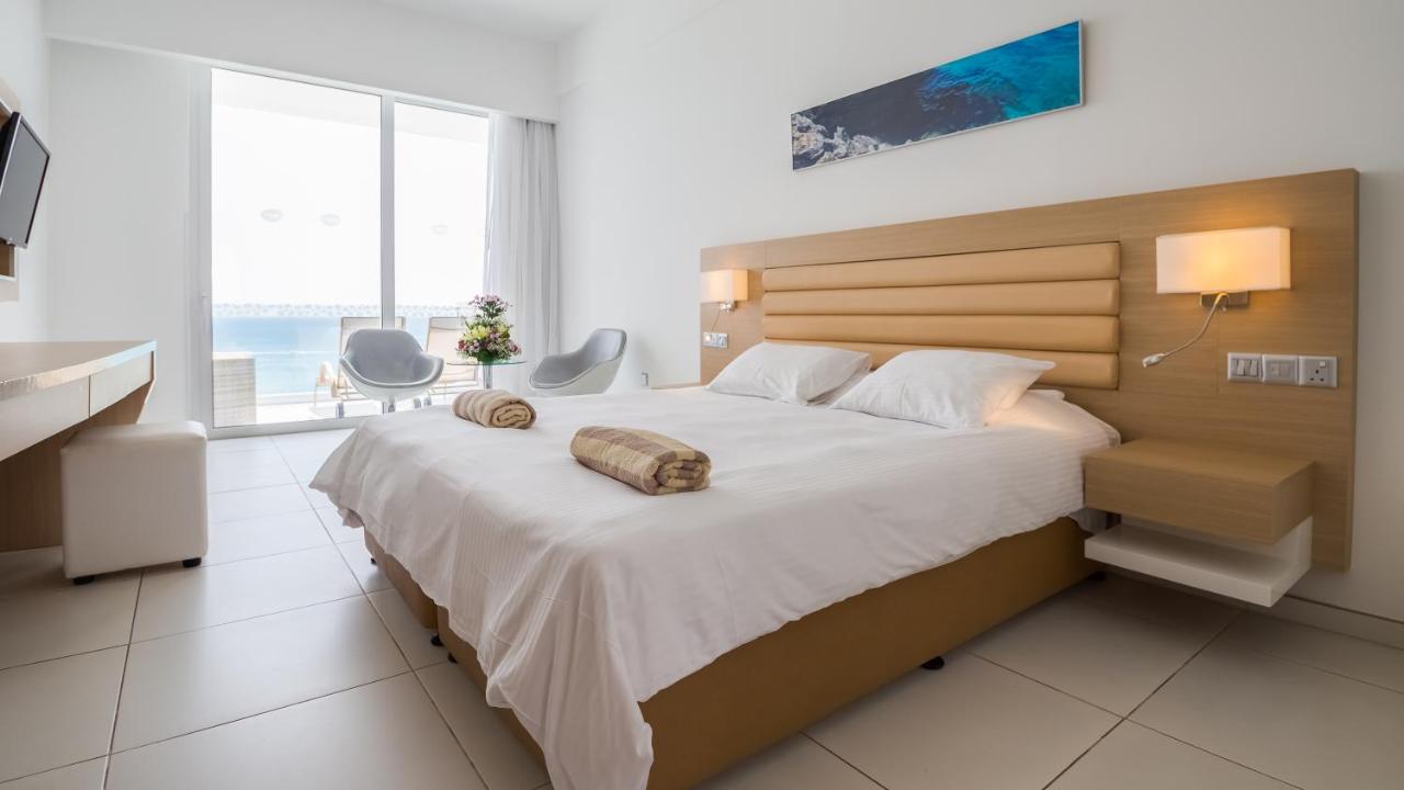 Vrissaki Beach Hotel photo