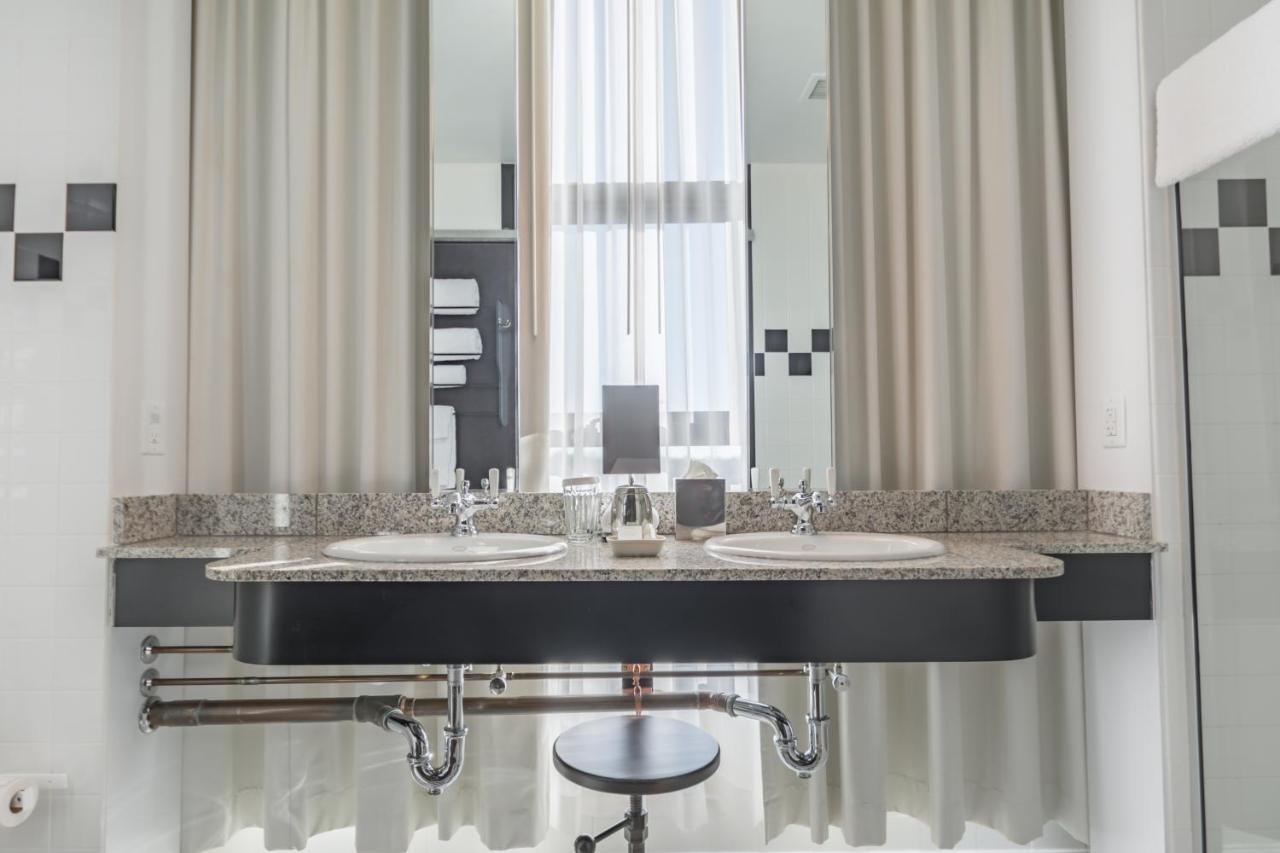 Proximity Hotel — photo 20