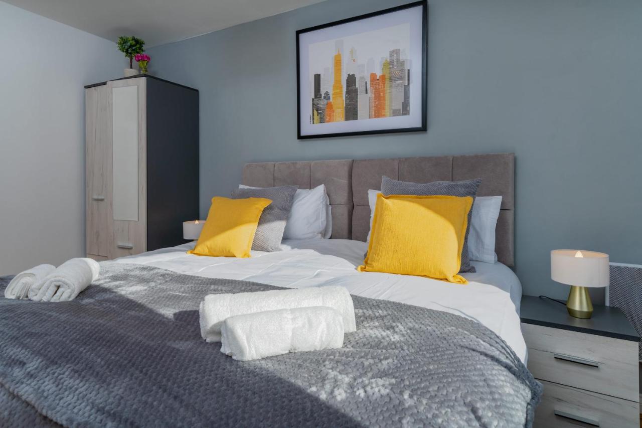 Ashleigh two bed apartment in the heart of watford photo