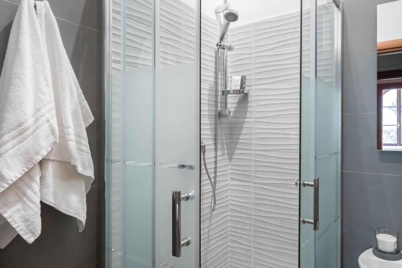 A World Aparts - 40 Sforza - 3