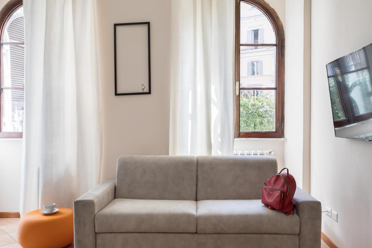 A World Aparts - 40 Sforza - 5