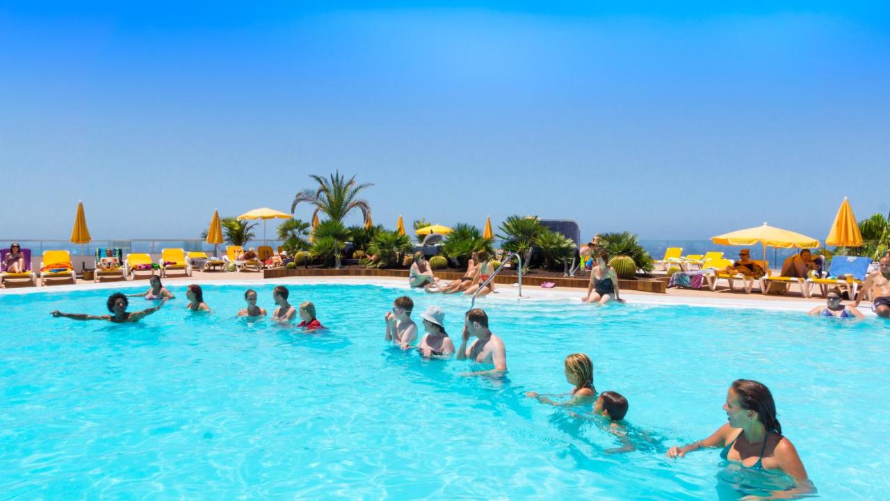 Heated swimming pool: Hotel Riosol