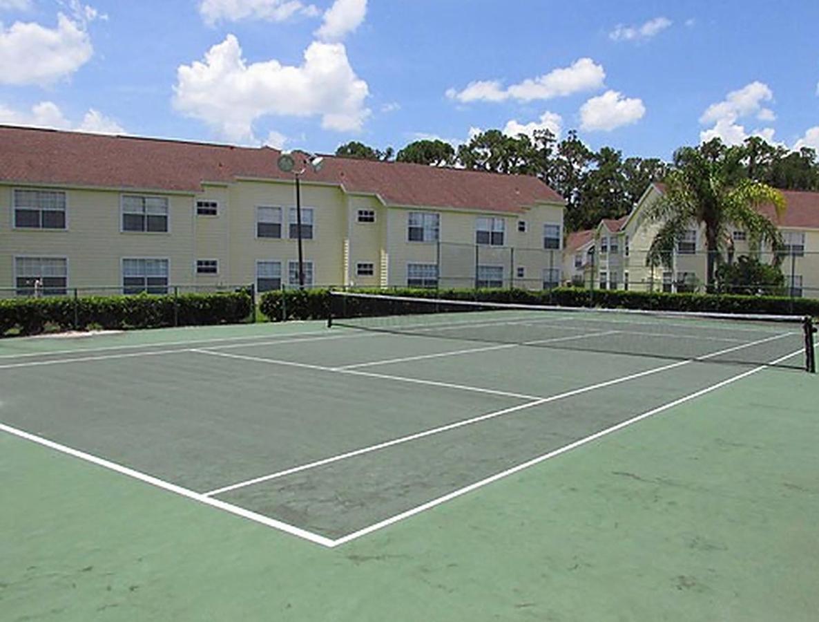 Tennis court: Great Apartment close Disney