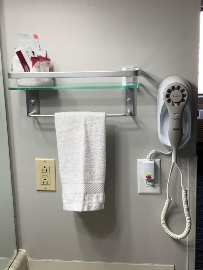 Countryside Inn & Suites, Council Bluffs, IA — photo 20