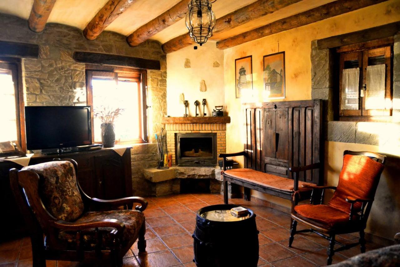 Casa Rural Pedro - Artieda, Pirineo, Spain - Booking.com